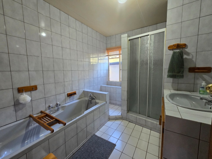 4 Bedroom Property for Sale in Universitas Ridge Free State